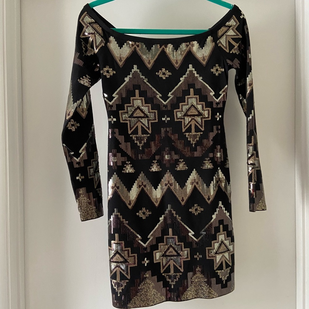 Express Long Sleeve Dress with Black and Gold Pattern